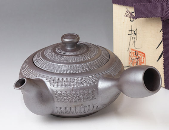 Banko teapots by Tachi Masaki