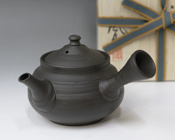 Tokoname teapot by Fugetsu