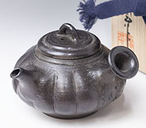 Tokoname Mayake teapot by Konishi Yohei